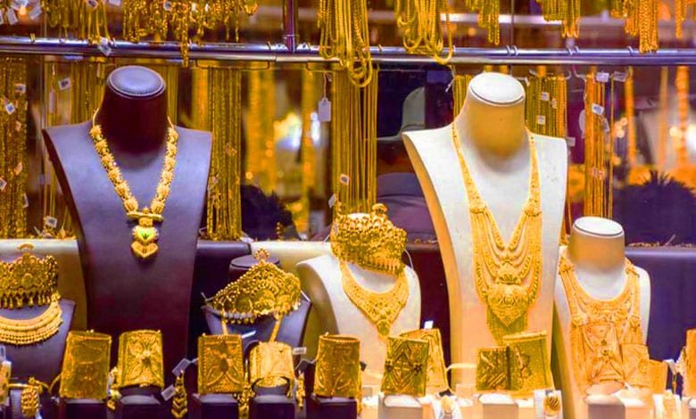 Gold (26 मार्च 2025): सोने की कीमत में गिरावट, चांदी भी लाल निशान में ट्रेडिंग