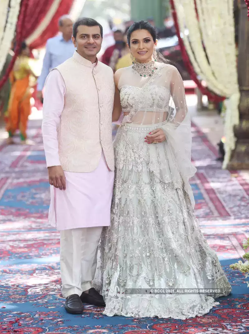 Karisma Kapoor की ग्रैंड वेडिंग: सितारों से सजी रात