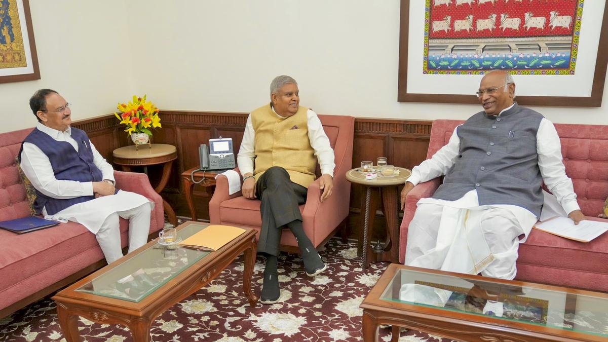 जगदीप धनखड़ ने नड्‌डा, खड़गे से न्यायिक जवाबदेही पर चर्चा की