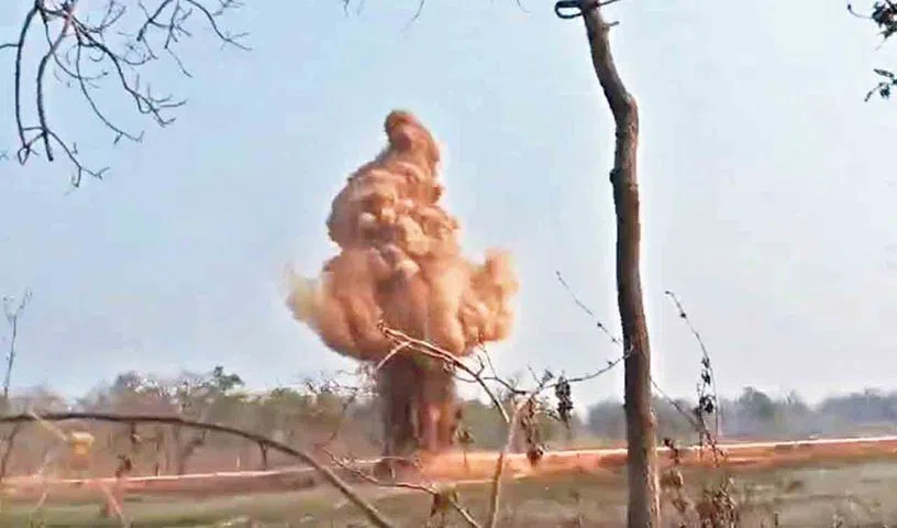 Explosive: आईईडी को नष्ट किया सुरक्षा बलों नें