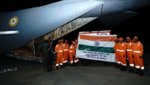 India म्यांमार में तबाही के बीच भारत ने भेजी राहत सामग्री।
