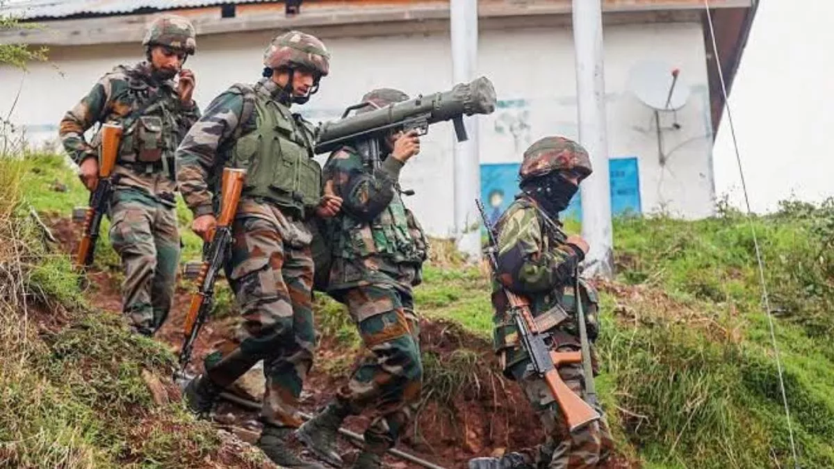 सुरक्षाबलों और आतंकियों के बीच संघर्ष, दो जवान शहीद|