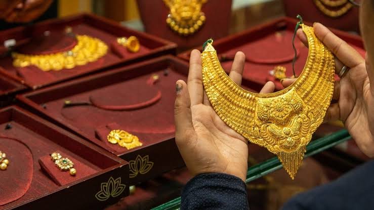 Gold prices hit Rs 1 lakh per 10 grams amid global uncertainty