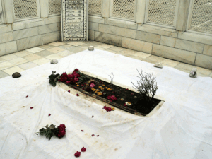 Aurangzeb की कब्र पर विवाद, UN से मांगी सुरक्षा।