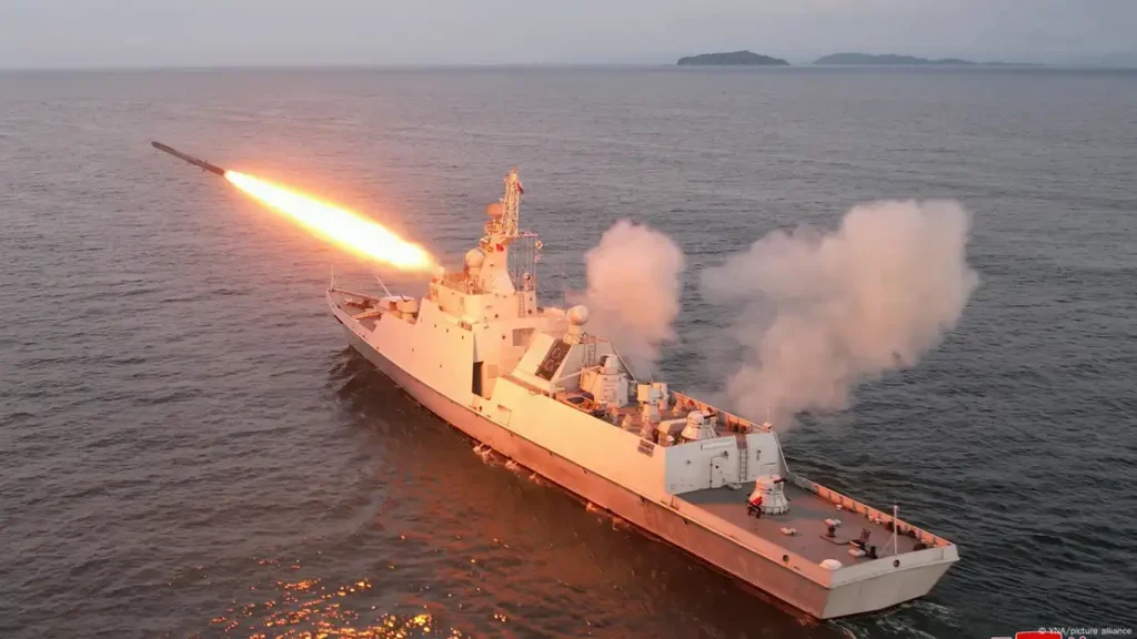 North Korea :ने नए युद्धपोत से दागी मिसाइलें, बढ़ा तनाव।