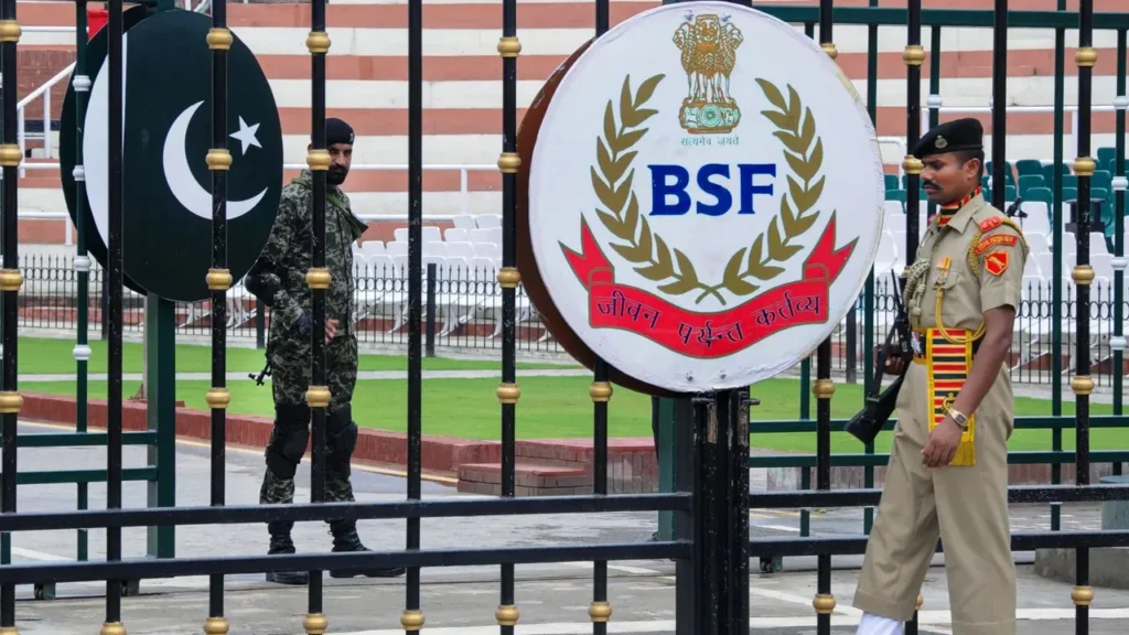 BSF jawan :सीमा पार करने पर पाक ने बीएसएफ जवान को पकड़ा।