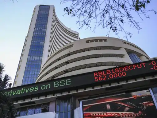 Stock Market: शेयर बाजार में आज फ्लैट कारोबार: सेंसेक्स में मामूली गिरावट, निफ्टी में हल्की बढ़त