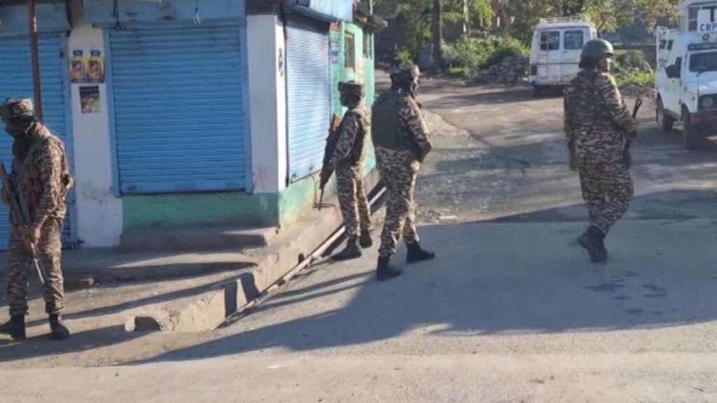 Bandipora encounter :में दो जवान घायल, आतंकी घेरे में।