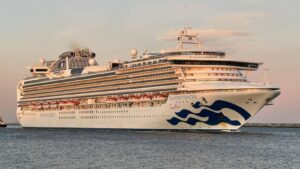 Luxury क्रूज पर नोरोवायरस का प्रकोप, 200 से ज्यादा बीमार।