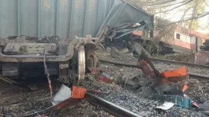 झारखंड में,दो मालगाड़ियों की हुई टक्कर, 2 लोको पायलट समेत 3 की मौत