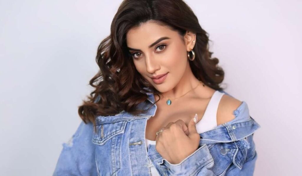 Akshara Singh ने खोली भोजपुरी फिल्मों की बजट पोल.
