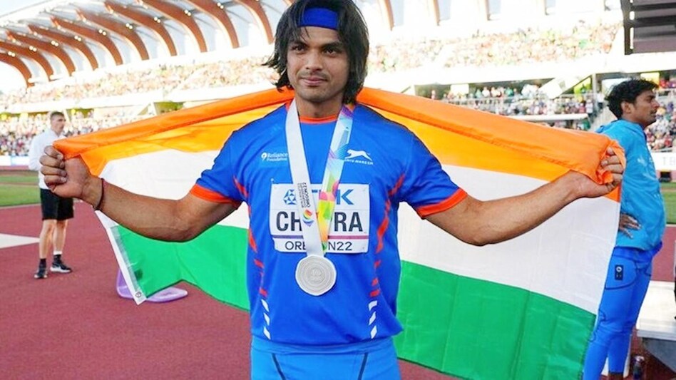 Neeraj Chopra :ने जीता गोल्ड, तिरंगा लहराया गर्व से.