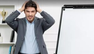 रिलेशनशिप- इन 10 स्थितियों में जॉब बदलने पर क्या करें