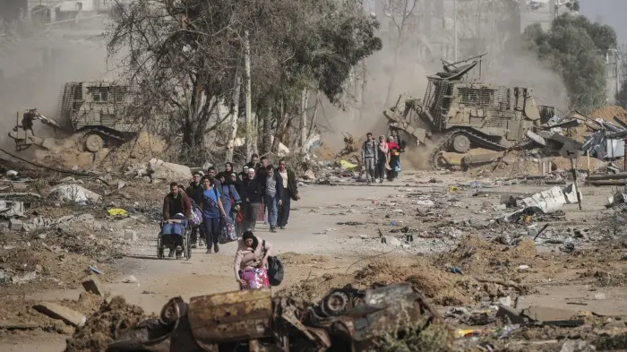 Gaza में इजरायली सेना का बड़ा हमला, 43 की दर्दनाक मौत