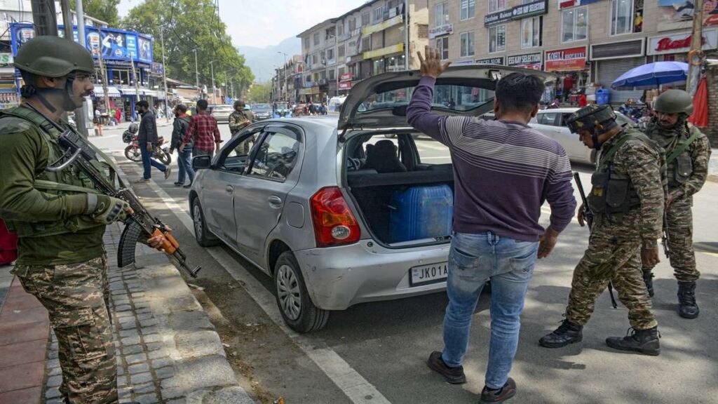 Pahalgam attack : बुकिंग रद्द से टूर ऑपरेटरों में हड़कंप।