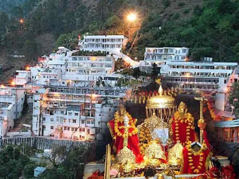 कोरोना के बाद मां वैष्णो देवी के दरबार में बड़ी संख्या में पहुंचे श्रद्धालु