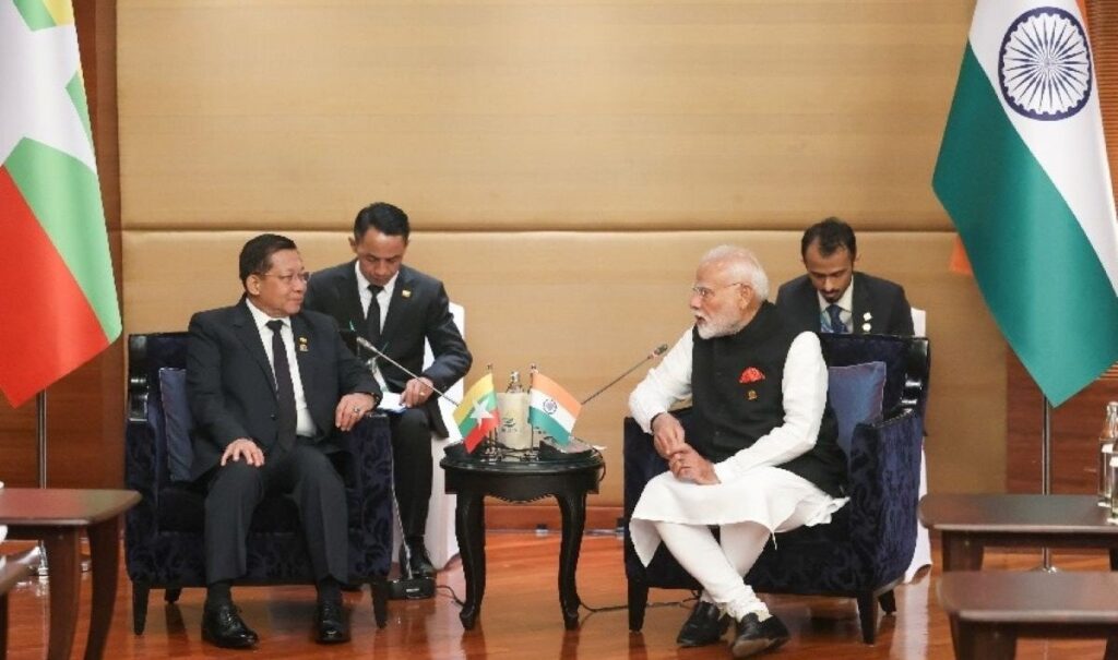 बैंकॉक में पीएम नरेंद्र मोदी और म्यांमार के वरिष्ठ जनरल की मुलाकात