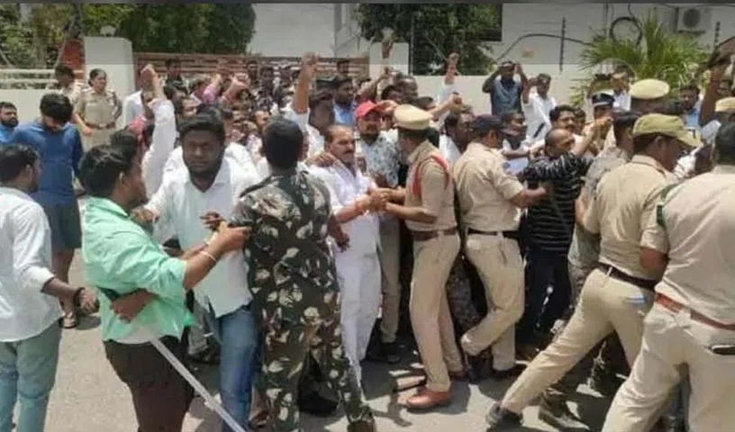 CM की तस्वीर को लेकर विधायक के कैंप कार्यालय में तनाव