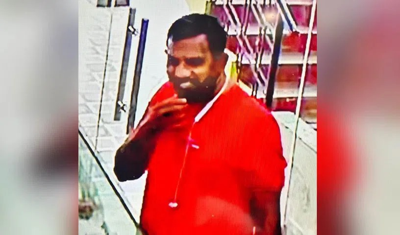 Hyderabad News : खरीदार बनकर व्यक्ति ने मनुगुर की दुकान से चोरी किया 13 तोला सोना