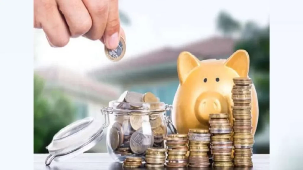 Financial Tips: पैसों की तंगी से बचने के लिए अपनाएं ये टिप्स