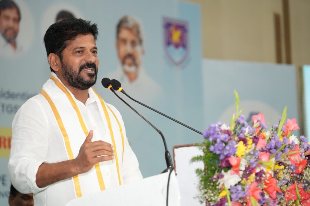 CM: दूसरों के लिए जीने वाले ही इतिहास में याद किए जाएंगे: रेवंत रेड्डी