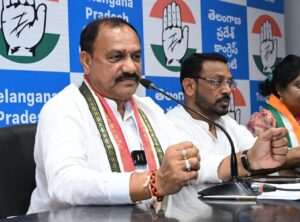 Politics : केसीआर के परिवार में संपत्ति को लेकर झगड़ा: टीपीसीसी प्रमुख