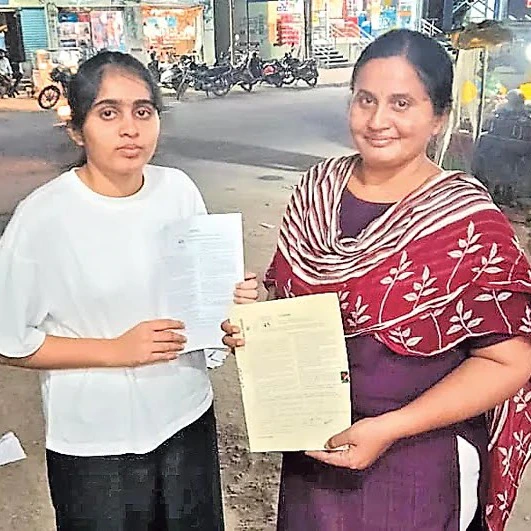 Mom’s Dream :तेलंगाना की 38 वर्षीय मां ने बेटी के साथ NEET दिया