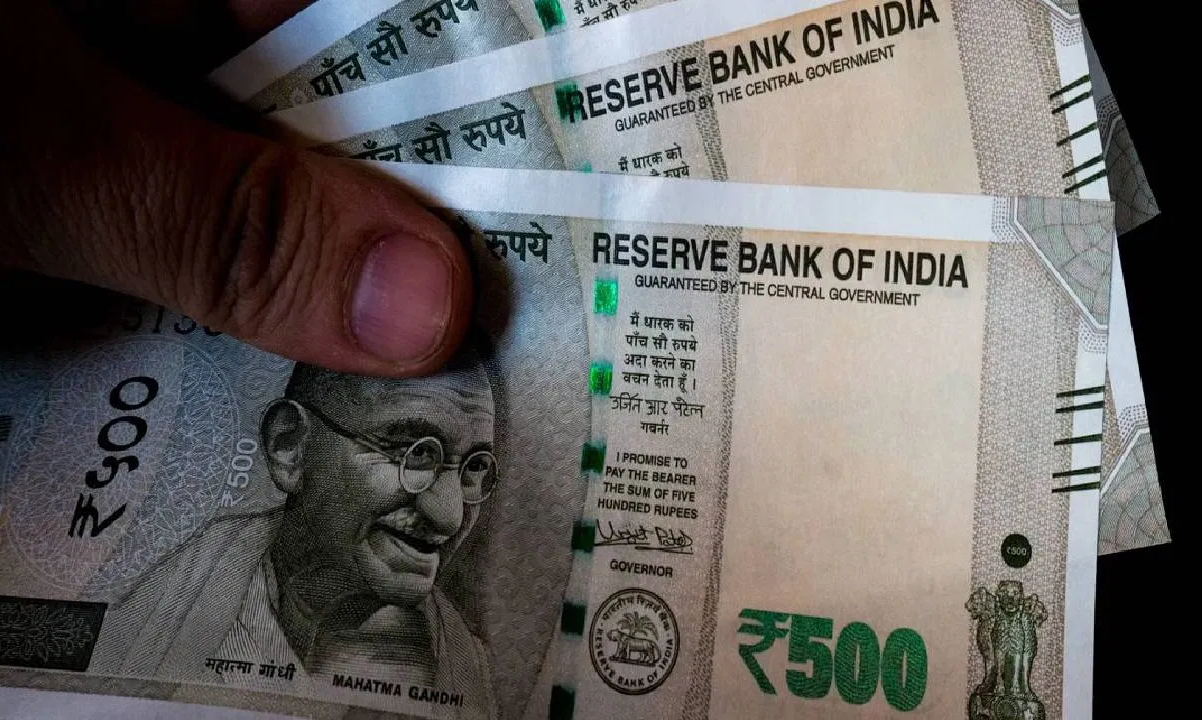 कहीं आपके पास भी तो नहीं 500 और 200 का नकली नोट?