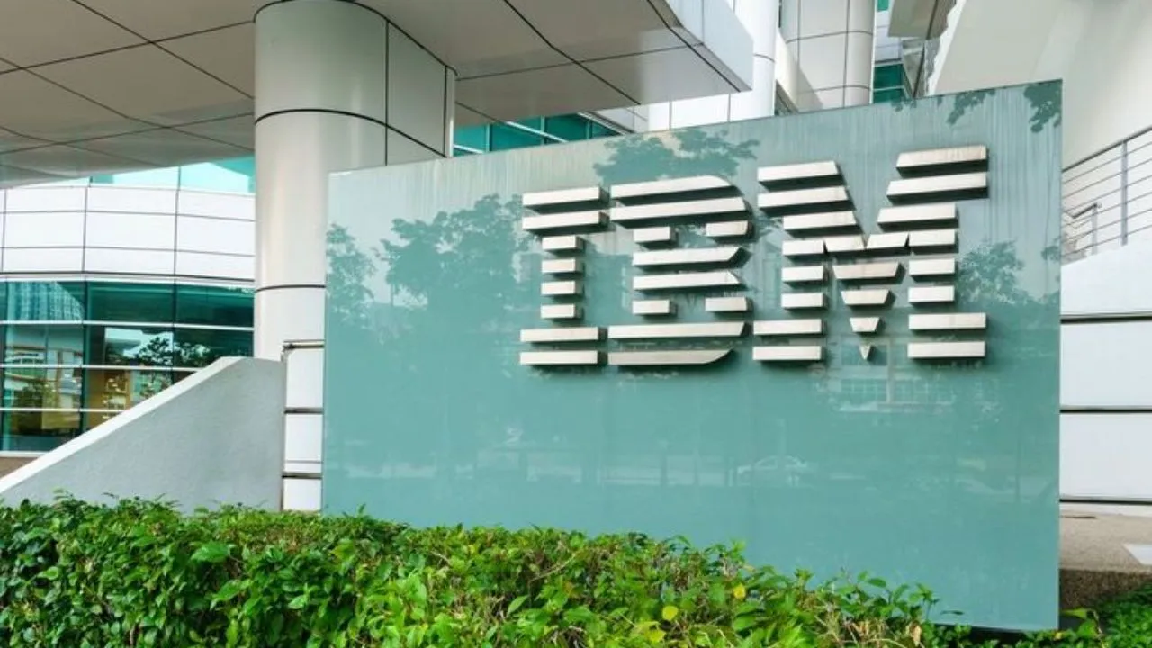 IBM कर रहा है 8,000 नौकरियों में कटौती, जानें कारण