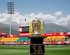 दिल्ली की हार के बाद IPL 2025 की 4 प्लेऑफ टीमें तय हो गईं, लेकिन क्वालिफायर मैचों के जोड़े को लेकर अब भी रोमांच और सस्पेंस बरकरार है।