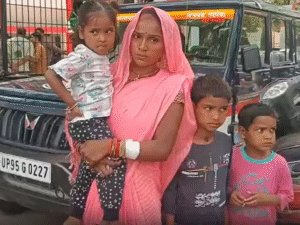 पति ने तीन बच्चों समेत घर से निकाला – थाने पहुंची महिला