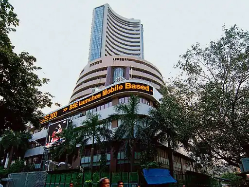 Stock Market: सेंसेक्स 321 अंक चढ़कर 81,633 पर बंद