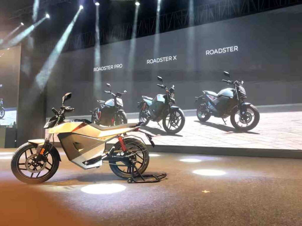 Roadster X की डिलीवरी शुरू, जानिए कीमत और फीचर्स