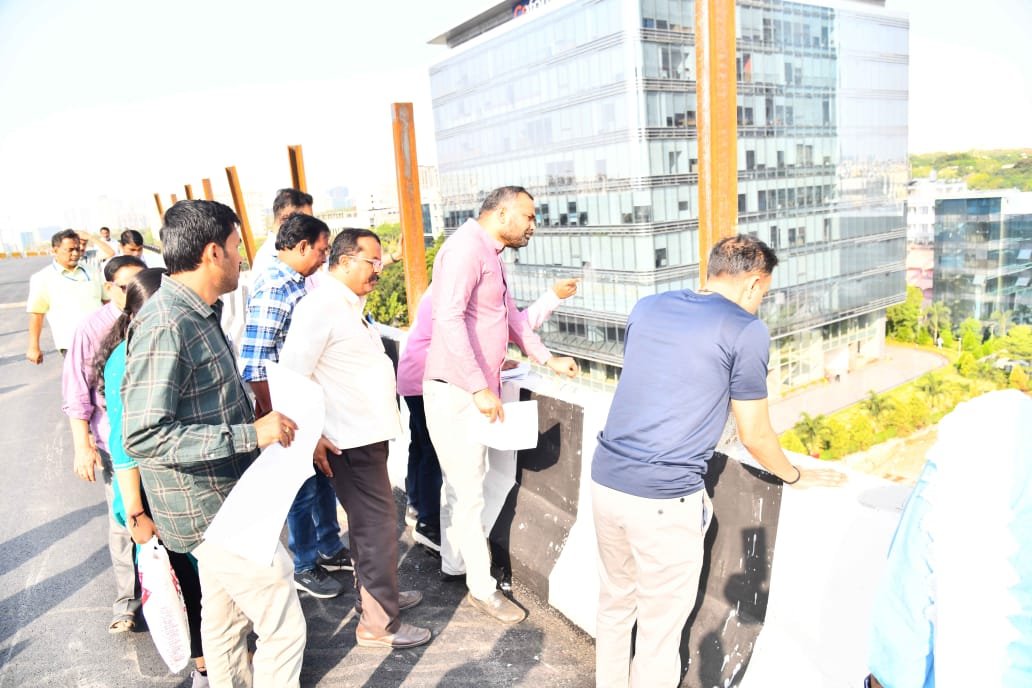 GHMC आयुक्त ने सेरिलिंगापल्ली क्षेत्र में विभिन्न विकास कार्यों का किया निरीक्षण
