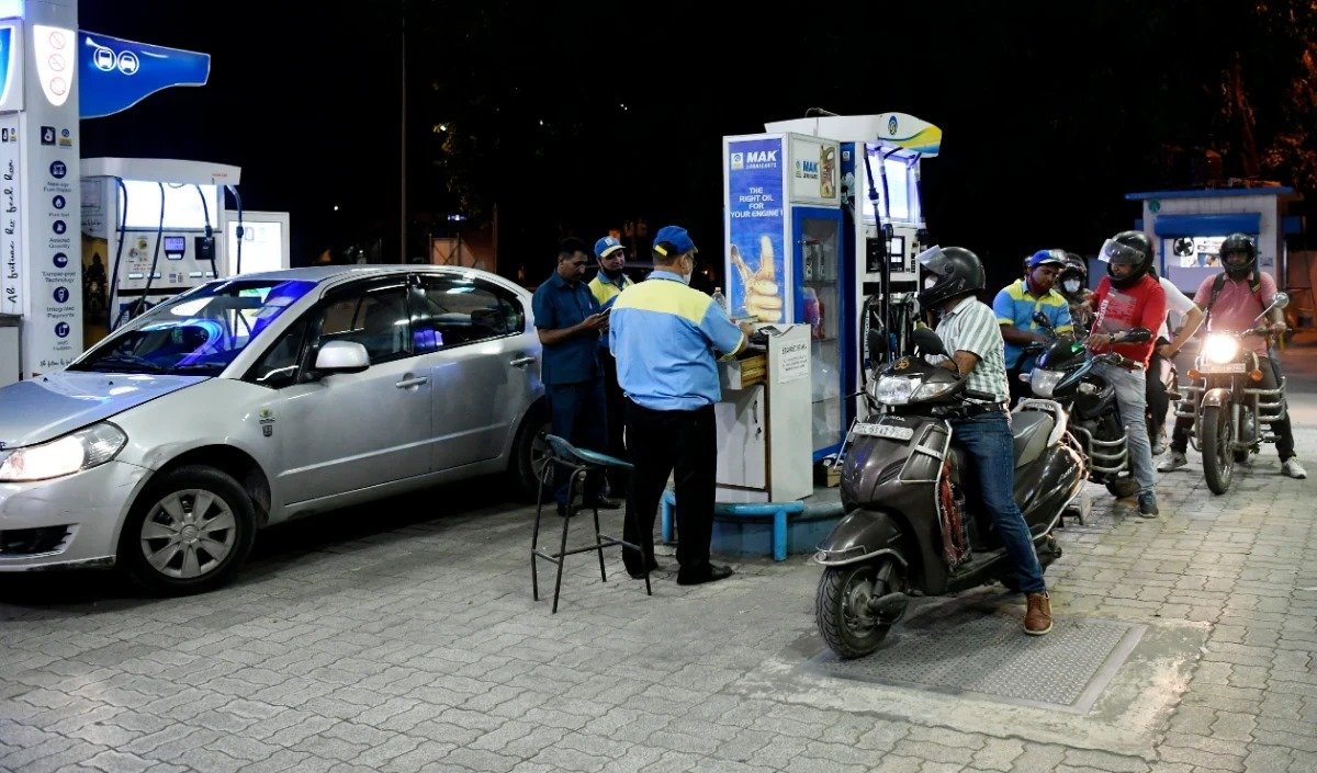 गर्मियों की शुरुआत के साथ पेट्रोल, डीजल की मांग बढ़ी