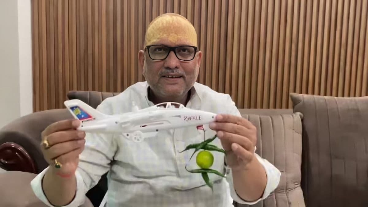 ‘राफेल से नींबू-मिर्ची कब हटाएंगे’, अजय राय का सरकार पर तंज, BJP बोली- मजाक बन गई है कांग्रेस