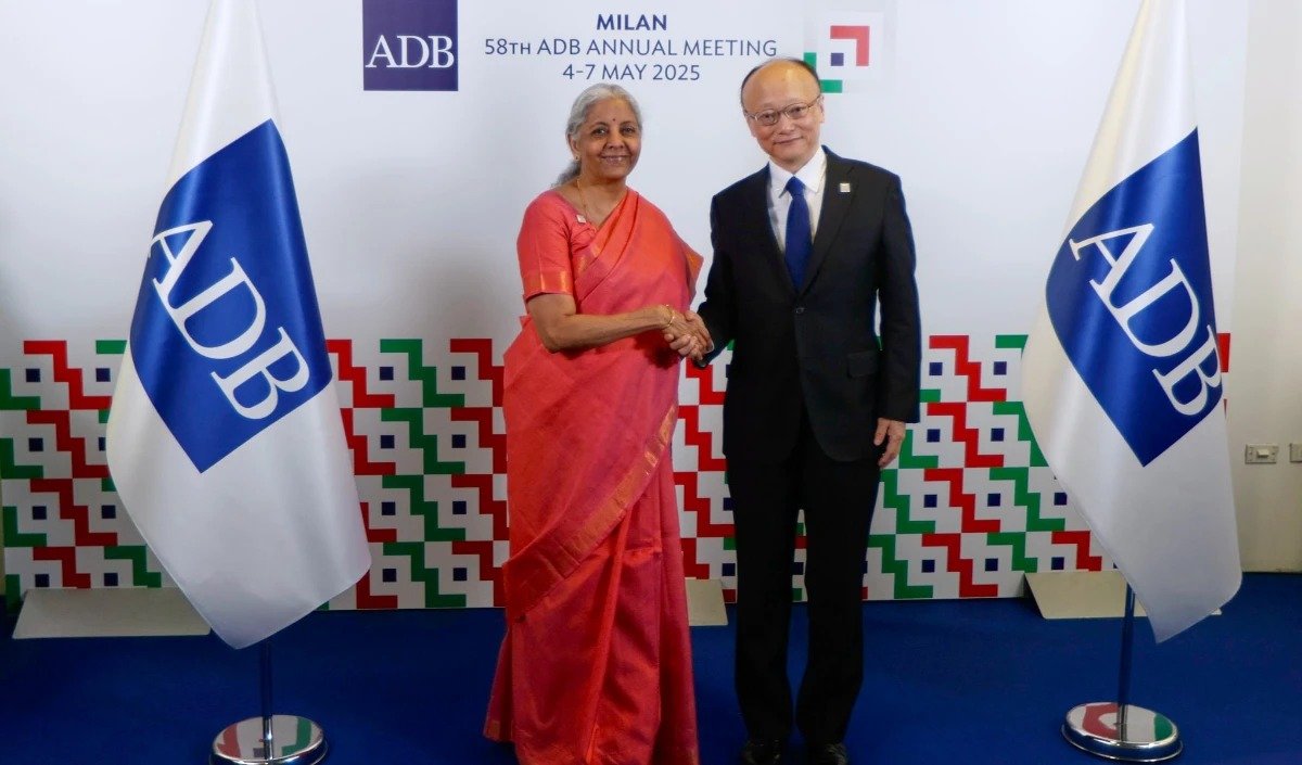 Pakistan पर एक और चोट करने की बारी, ADB अध्यक्ष से मिलीं वित्त मंत्री निर्मला सीतारमण