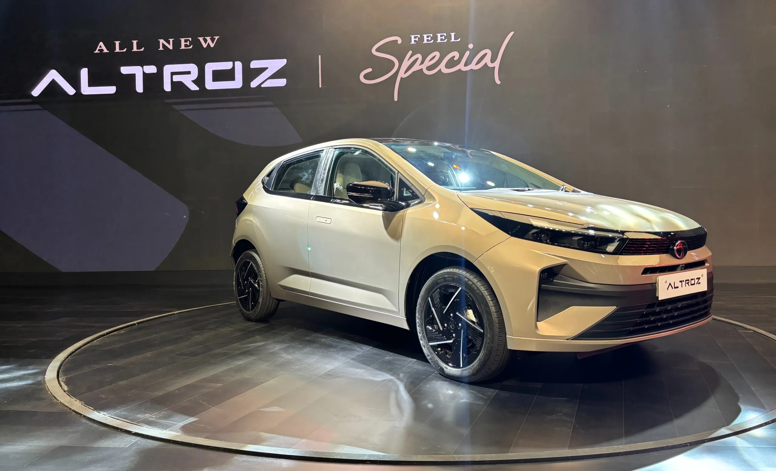 Tata Altroz फेसलिफ्ट लॉन्च, कीमत ₹6.89 लाख से शुरू