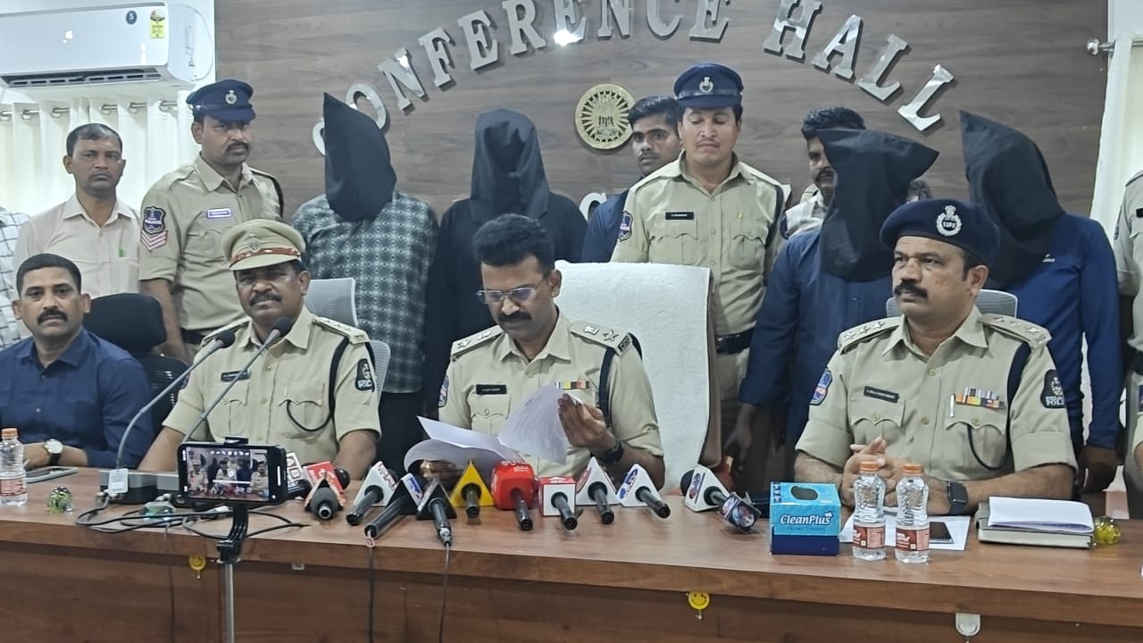 हत्या और लूट के अलग-अलग मामलों में चार गिरफ्तार