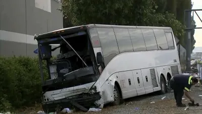 Road Accident, 2 की मौत 40 घायल :Tennessee