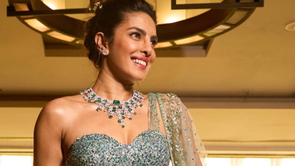 Priyanka Chopra ने Bvlgari इवेंट में पहना Massive Necklace