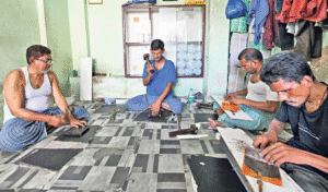 Hyderabad News : चारमीनार के वर्क कारीगरों को कठिन समय का करना पड़ रहा है सामना