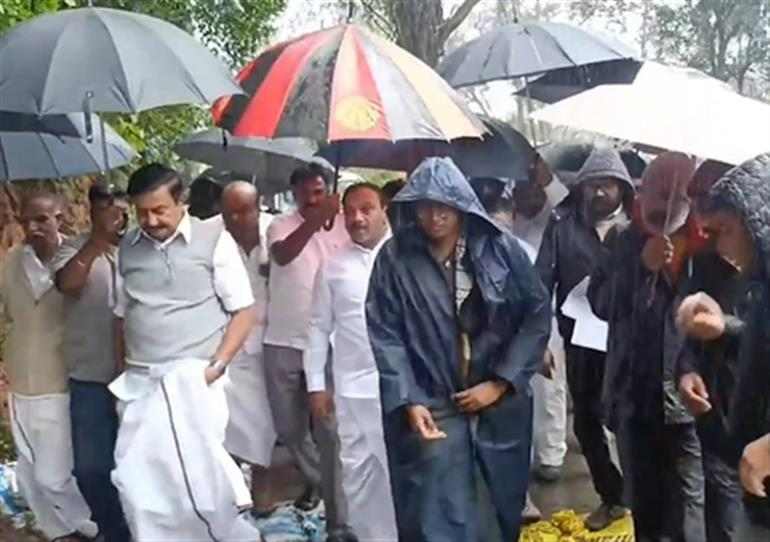 National : बारिश का कहर जारी, क्षतिग्रस्त हो गए 17 घर