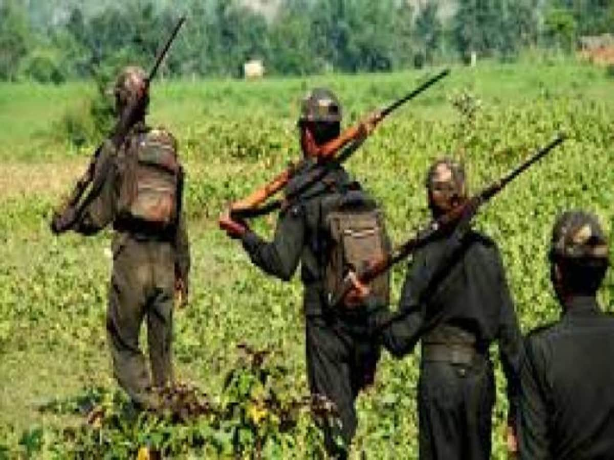 सुकमा में डेढ़ दर्जन माओवादियों ने किया आत्मसमर्पण