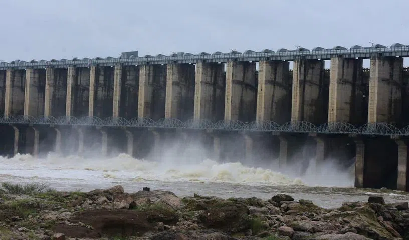 Hyderabad News : बारिश के कारण कृष्णा नदी में बाढ़, जुराला परियोजना के खोले गए 10 गेट