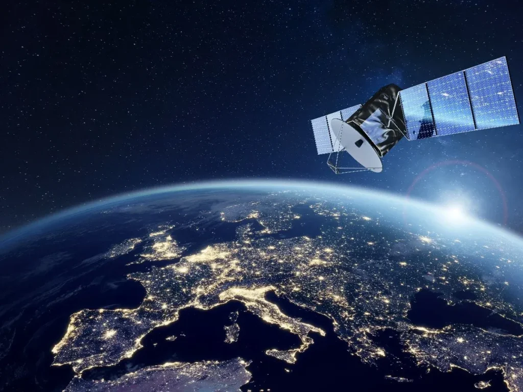 ISRO: की 10 सैटेलाइट्स 24 घंटे कर रहीं निगरानी