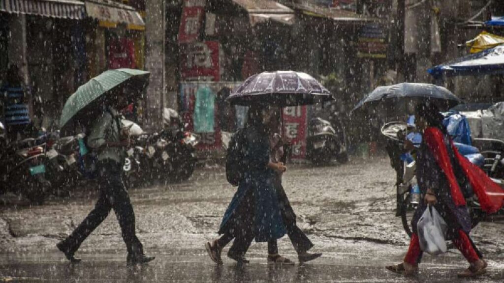 Storm Alert: रविवार को कई राज्यों में तेज़ बारिश संभव