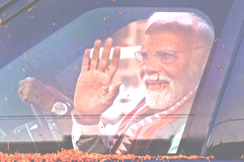 Patna : मोदी के रोड शो ने पटना को राष्ट्रभक्ति के रंग में सराबोर कर दिया
