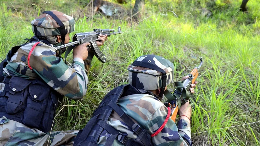 Pulwama Encounter: सुरक्षाबलों ने 3 आतंकियों को किया ढेर, मुठभेड़ अब भी जारी