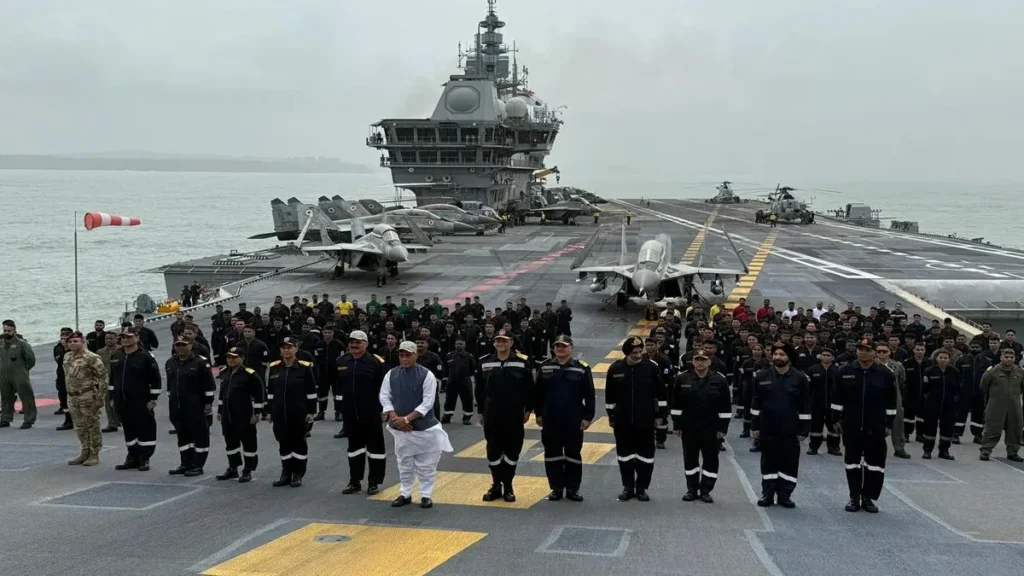 INS Vikrant पर पहुंचे रक्षा मंत्री राजनाथ सिंह